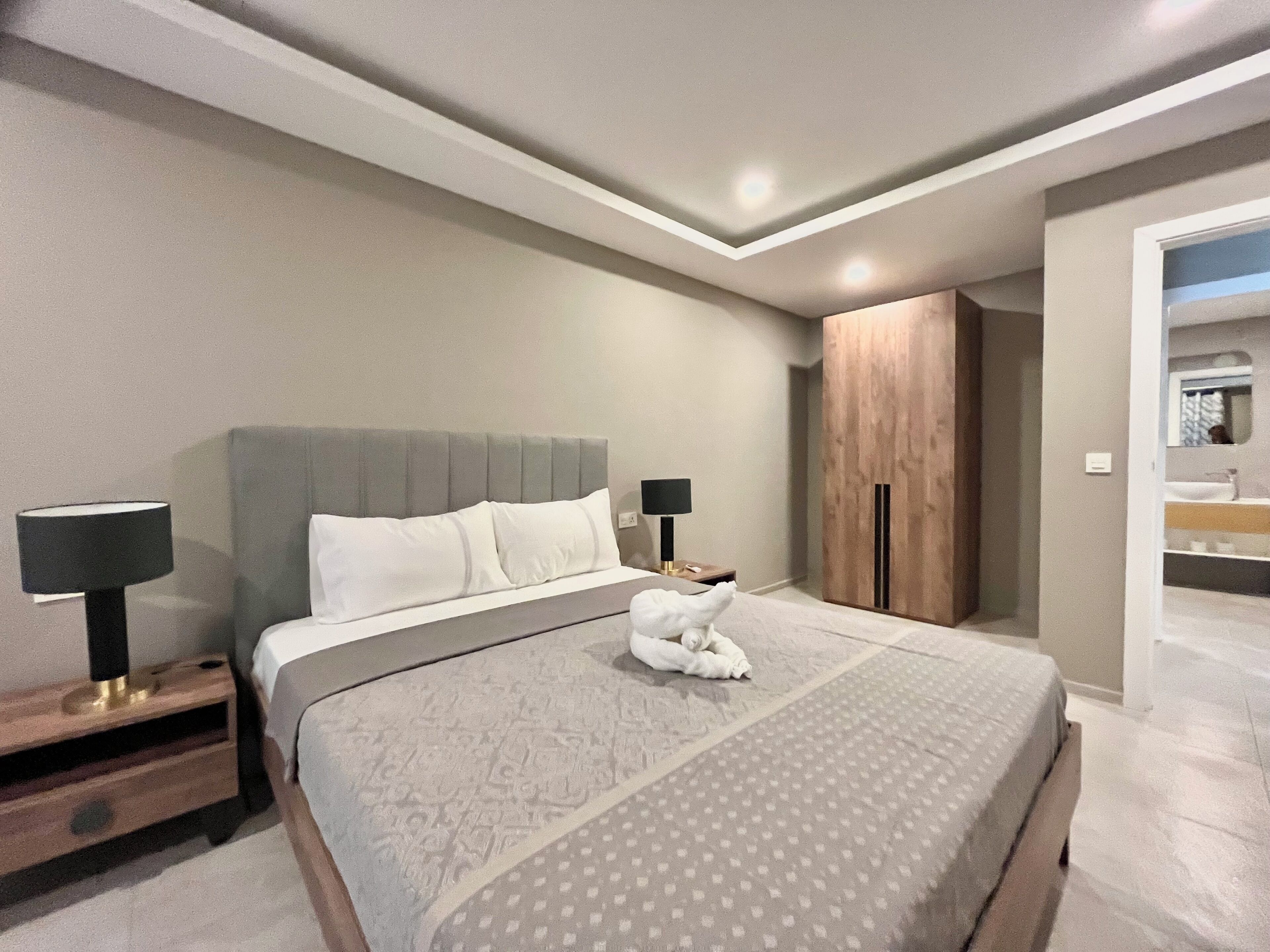 Standard Apartment, 1 Bedroom, Balcony, Partial Ocean View (809 - second floor) | Individually decorated, individually furnished, iron/ironing board