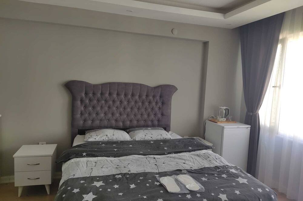 \"Stylish Urban Retreat: Modern Apartment - Your Ideal Stay in the City!\"