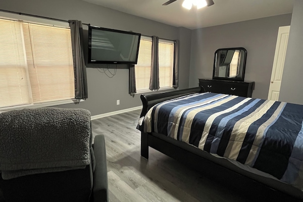 2 bedrooms, iron/ironing board, free WiFi, bed sheets