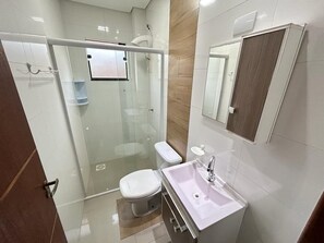 Bathroom - JE13, 1 bedroom apartment  (Bombas Bombinhas)