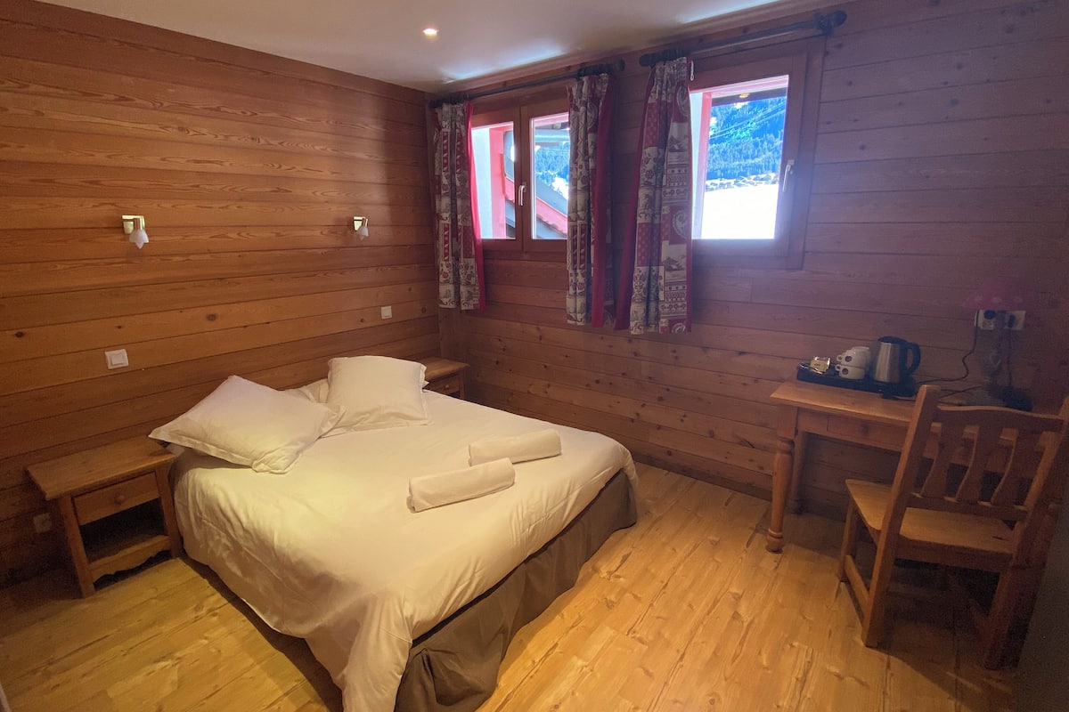 2 bedrooms, premium bedding, pillow-top beds, in-room safe