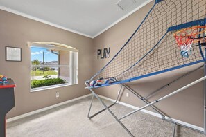 Games room - Cape Coral Canalfront Oasis: Private Dock, Heated Pool & Arcade Fun (Cape Coral)