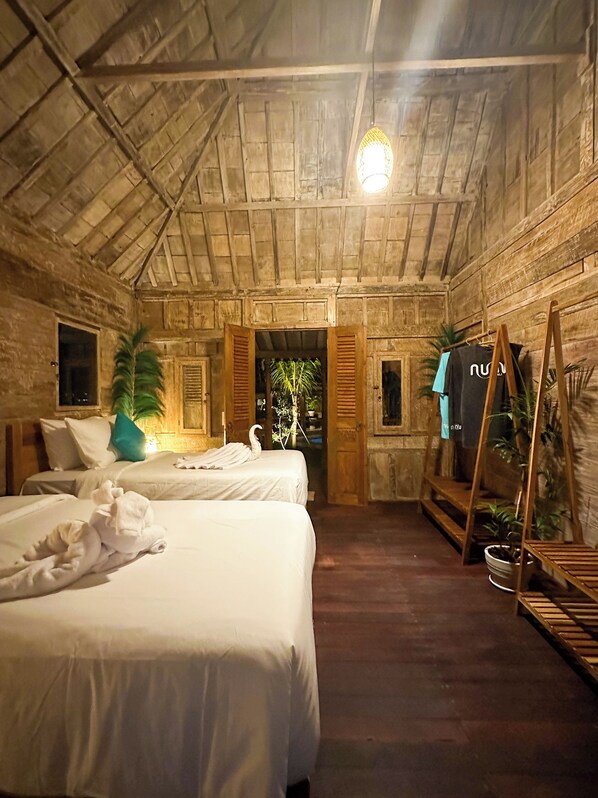 Kahden hengen deluxe-huone (kaksi sänkyä) | Ilmainen Wi-Fi, vuodevaatteet