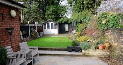 Immaculate 3-bed House in Waltham Cross