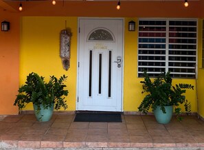 Façana frontal de l'allotjament