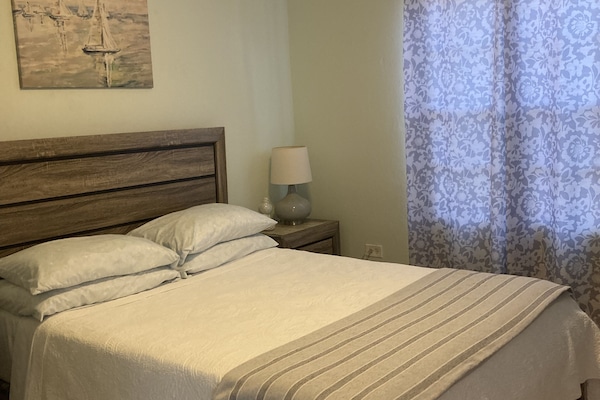 Basic Room, 1 Queen Bed | Pillowtop beds, individually decorated, individually furnished
