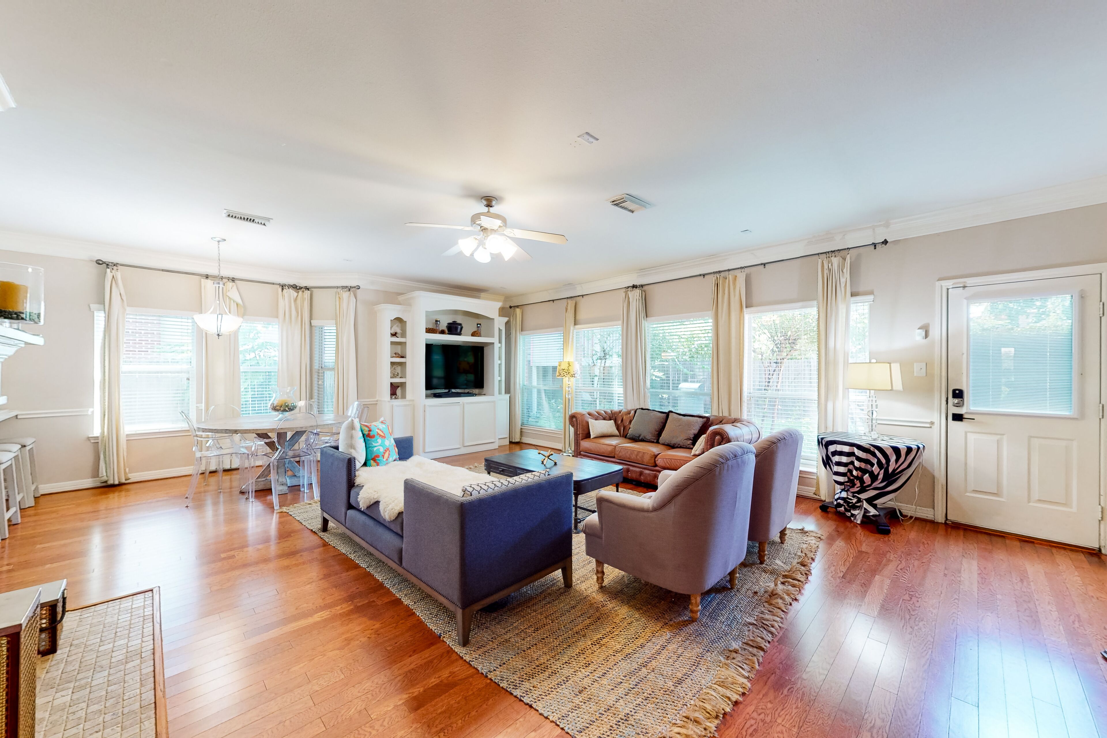 Family-Friendly City Living | Modern house in Houston with a treehouse
