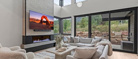 Smart TV, chimenea