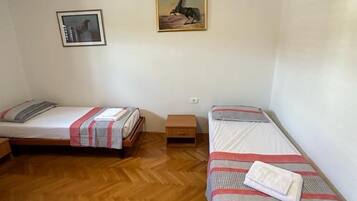 Basic-værelse med dobbeltseng eller 2 enkeltsenge | 1 soveværelse, gratis Wi-Fi