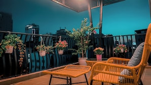 Apartamento panorâmico, 1 cama King, sacada, vista para a cidade | Terraço/pátio