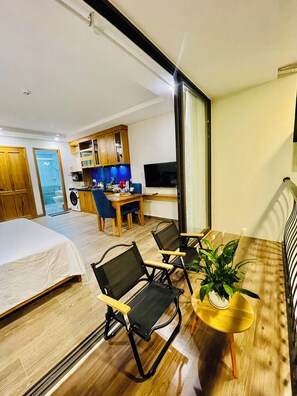 Apartamento superior, 1 cama King e sofá-cama, vista para a cidade | Terraço/pátio