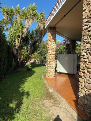 Property grounds - 1 Bedroom Apartment in Villasimius (Villasimius)