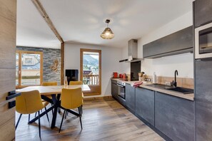 Fridge, microwave, oven, stovetop - Very nice apartment, 3 Bedrooms Very nice view (Val-d'Isère)