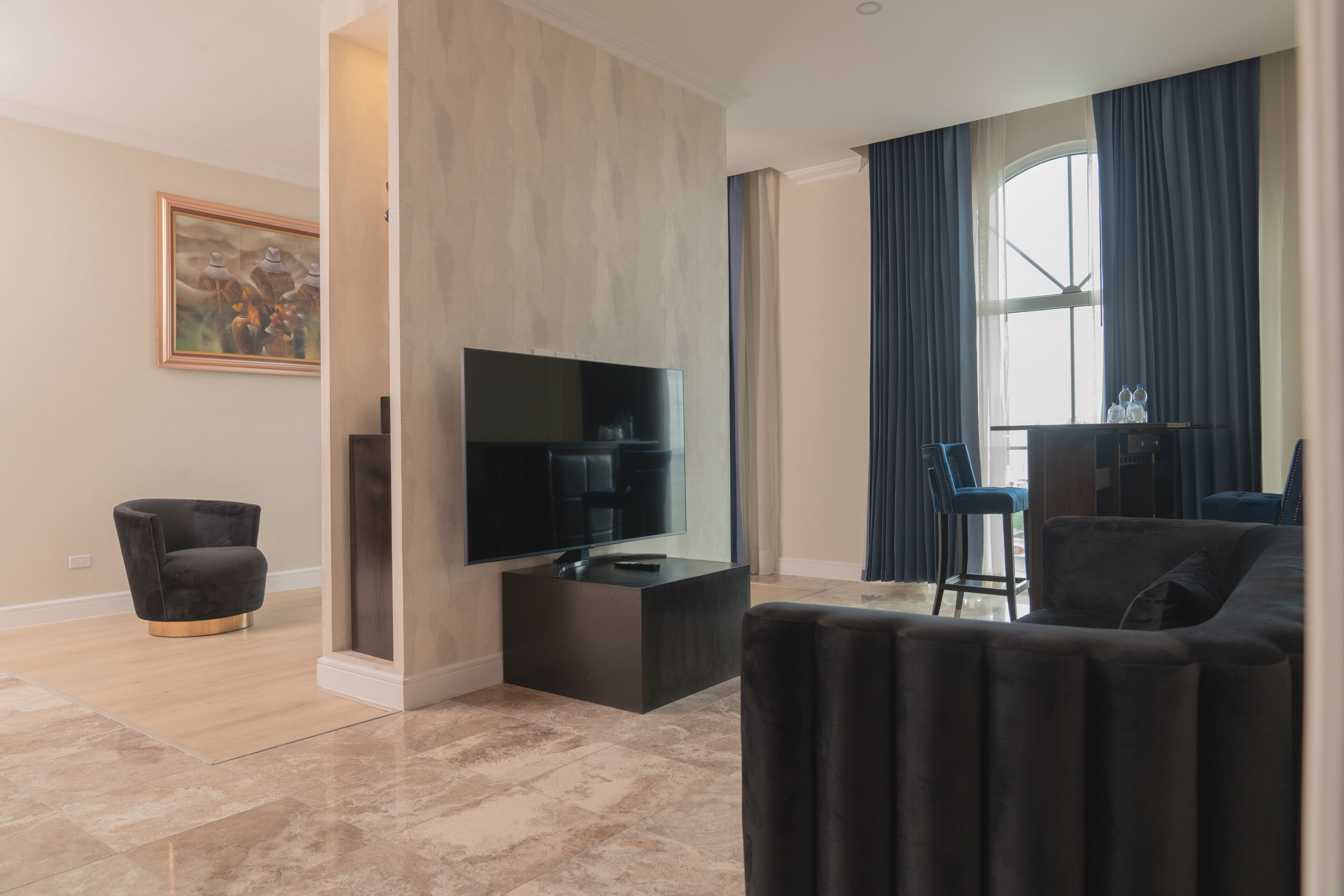 Two Bedroom Suite | Roupas de cama premium, cofres nos quartos