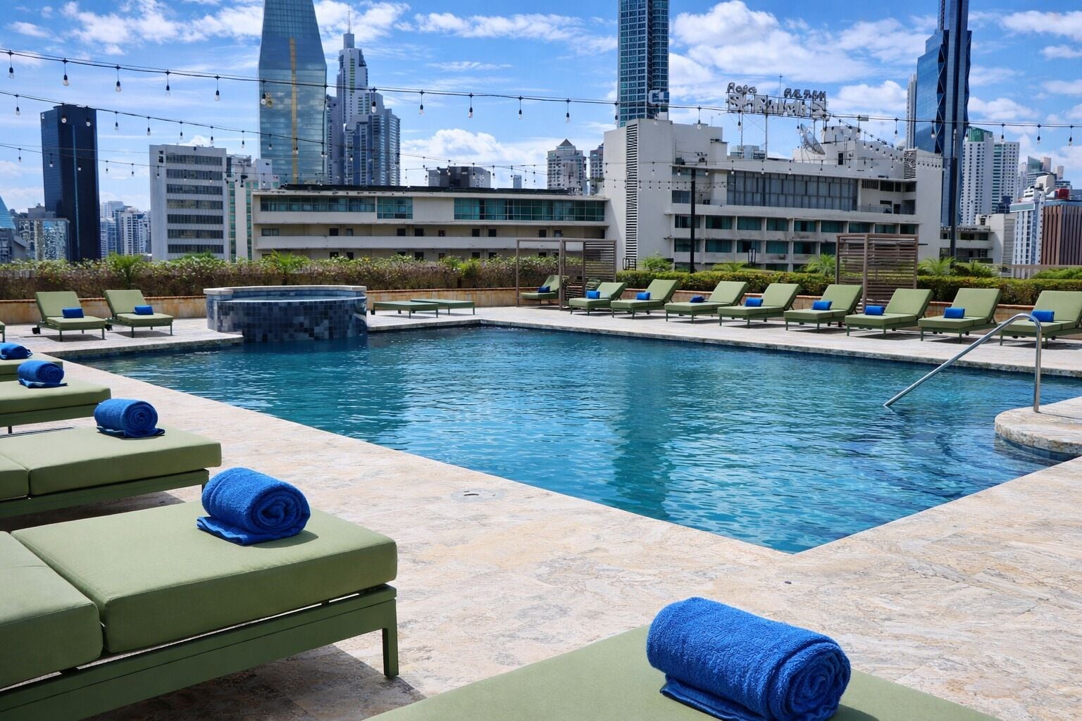 Kolam renang terbuka 