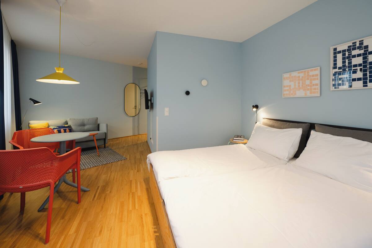 Desk, WiFi (free), bed sheets