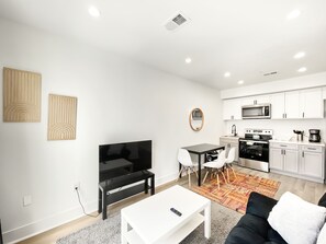 TV - Cozy Petworth Stay with Balcony & Courtyard View (Washington)