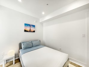 1 bedroom, iron/ironing board, Internet, bed sheets