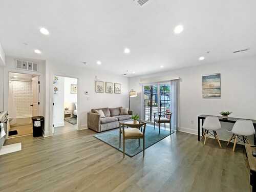 Modern & Luxury Unit | In-House Services