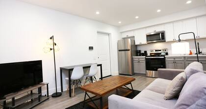 Petworth Luxury Unit with Modern Comforts