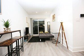 1 bedroom, iron/ironing board, internet, bed sheets - Cozy 1BR in Petworth with WiFi & Garden View (Washington)