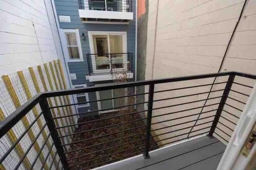 Centrally located DC Unit with Garden Views