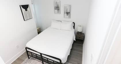 Centrally located DC Unit with Garden Views