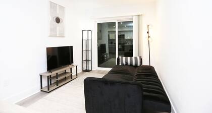 Centrally located DC Unit with Garden Views