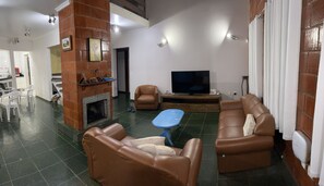 TV connectée, cheminée, jeux vidéo