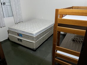 3 chambres, fer et planche à repasser, Wi-Fi gratuit, draps fournis