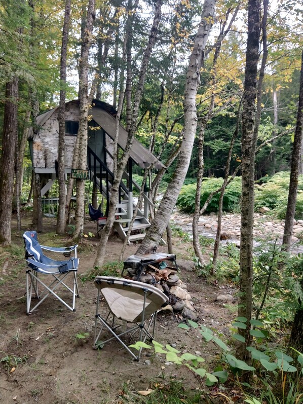 Property grounds - Bakerriver Tiny treehouse (Warren)