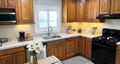 Enjoy your own personal space with a 2 bed 1 bath. Close to hospitals and parks.