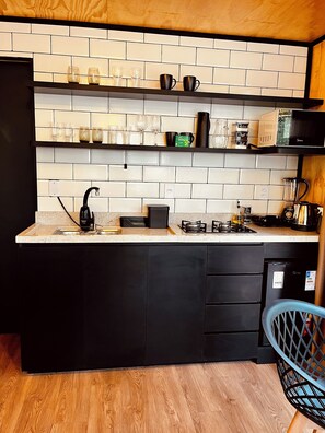 Private kitchen - Chalé Wood, Rodeado de Árvores (Canela)