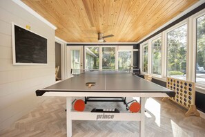 غرفة الألعاب