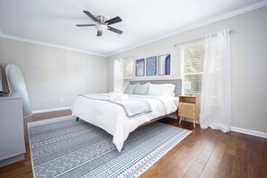 5 bedrooms, desk, iron/ironing board, WiFi - Spacious Pool Home 3 Miles to UF! (Gainesville)