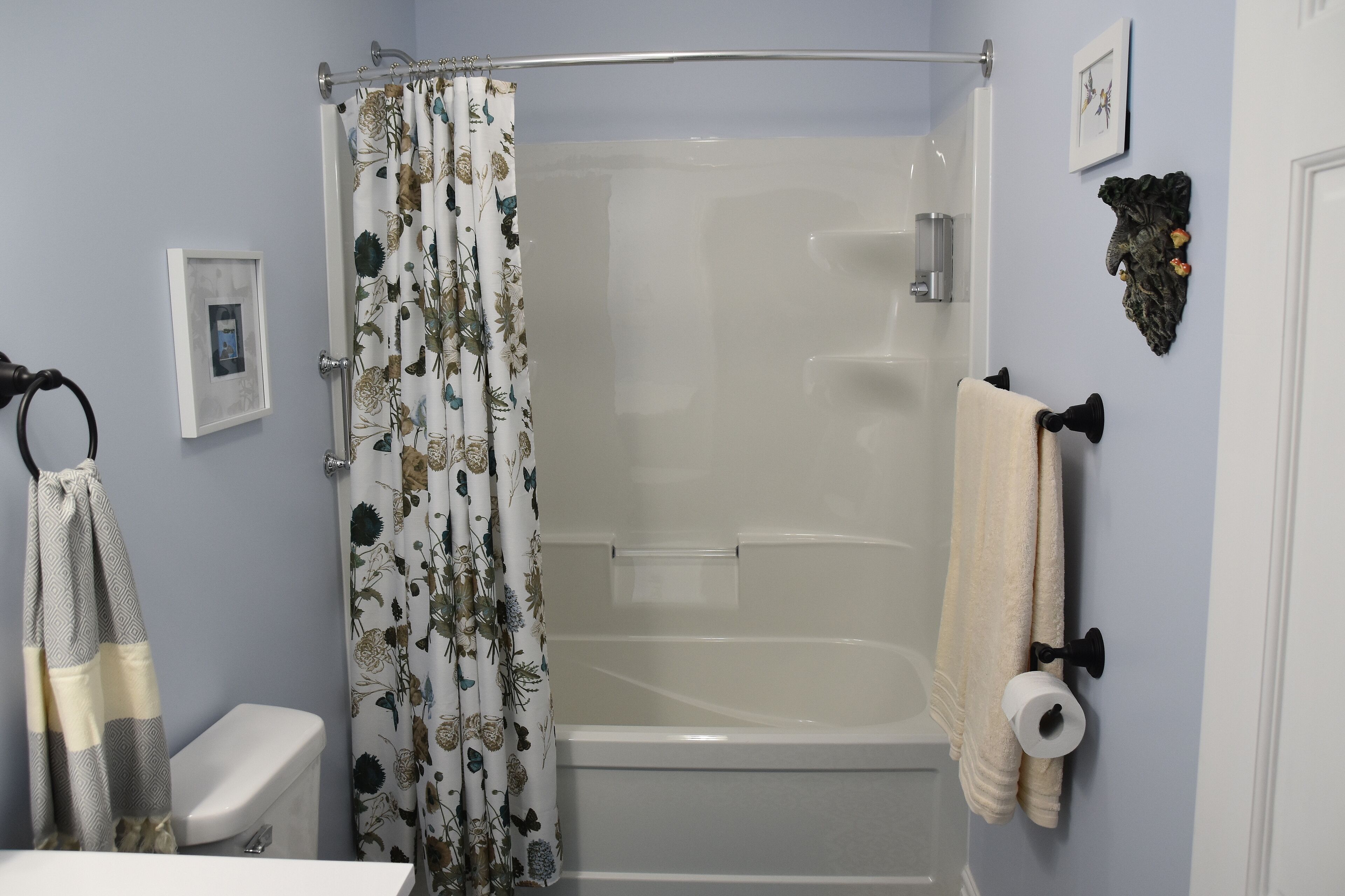 Hummingbird Suite | Bathroom