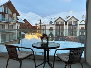 Apartment | Outdoor dining - New Gudauri, Redco Apartments (Kazbegi)