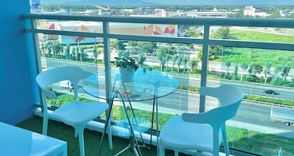 Blissful Haven at Azure North w/ Big TV Netflix Washer Wifi Bed & Sofabed