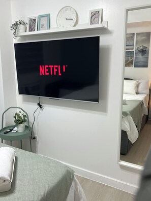 1 habitación, tabla de planchar con plancha, wifi y ropa de cama 