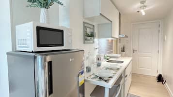 Fridge, microwave, electric kettle, cookware/dishes/utensils