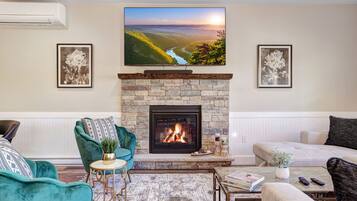 智能電視、壁爐、電子遊戲、足球機