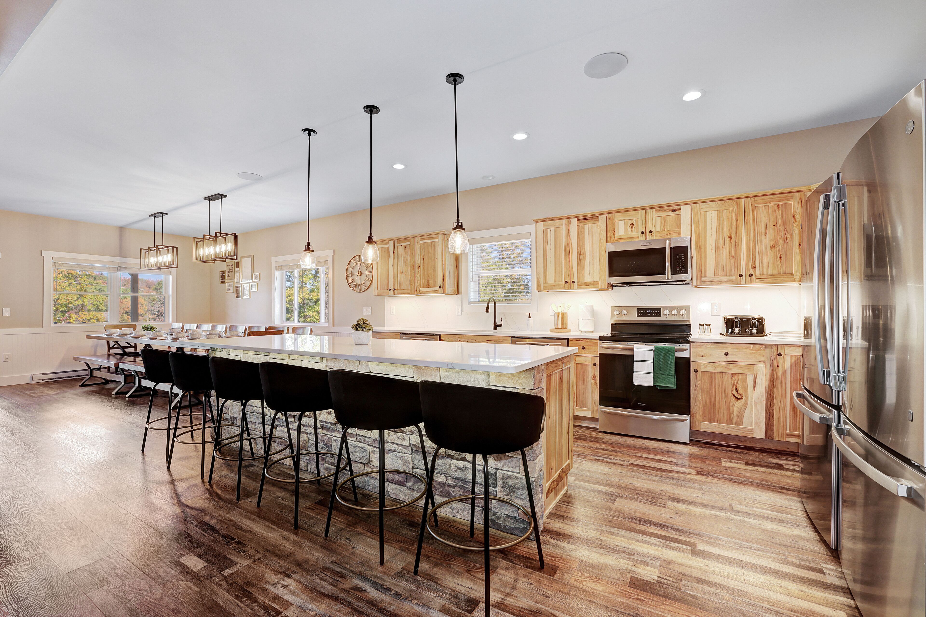 Frigorífic, microones, forn i placa de cuina 