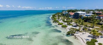 Cozy canal in the Keys - leads directly into crystal blue ocean! 🌊