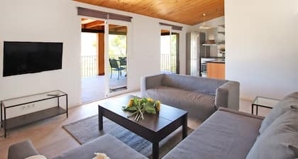 Villa Ses Costes with private pool, garden and panoramic views of the mountains in Alaró