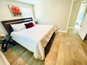 4 bedrooms, desk, iron/ironing board, travel crib