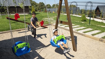 Area giochi per bambini (all'aperto)
