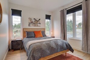 3 bedrooms, iron/ironing board, Internet, bed sheets