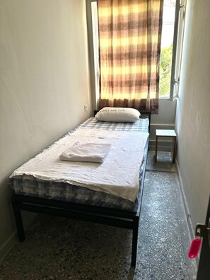 Classic Single Room | Soundproofing, free WiFi
