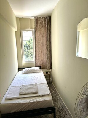 Classic Single Room | Soundproofing, free WiFi - Aziz Pansiyon 2 (Antalya)