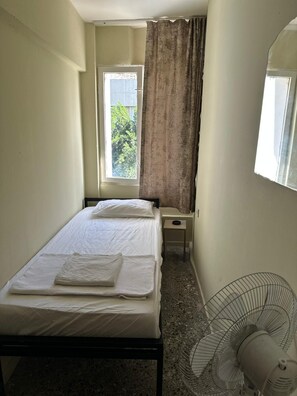 Classic Single Room | Soundproofing, free WiFi